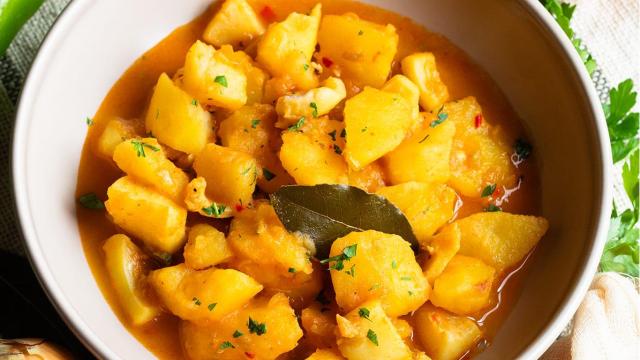 Guiso de papas con choco.