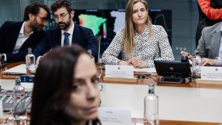 La vicepresidenta tercera y ministra para la Transición Ecológica y el Reto Demográfico, Sara Aagesen y la presidenta de Red Eléctrica de España, Beatriz Corredor, asisten a la reunión del Comité para el análisis de la crisis eléctrica, en la sede de Red Eléctrica de España (REE), a 3 de mayo de 2025, en Madrid (España).