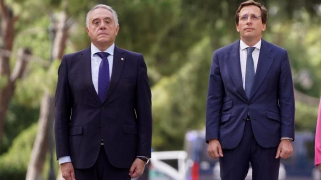 El alcalde de Madrid, José Luis Martínez-Almeida, y el director general de la Policía Municipal, Pablo Enrique Rodríguez.