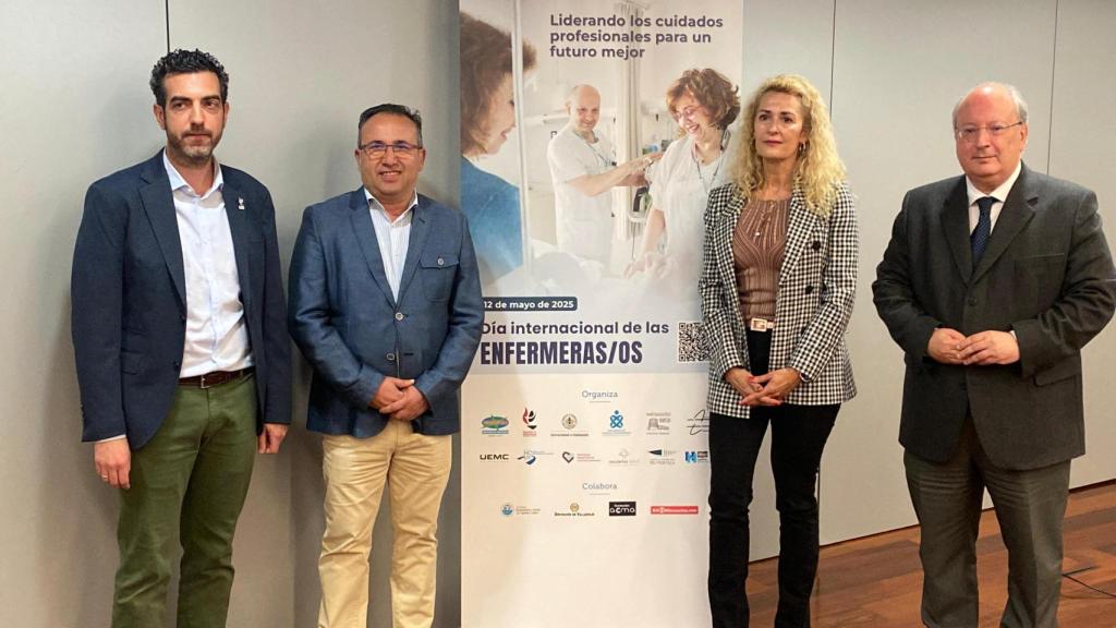 El decano de la Facultad de Enfermería de la UVa, José Mª Jiménez; el diputado del Servicio de Familia e Igualdad, Acción Social y Centros Asistenciales, Alfonso Romo Martín; la presidenta del Colegio de Enfermería, Silvia Sáez; y el presidente del CESCyL, Enrique Cabero