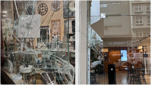 Destrozos en la cristalería de Os Mallos y la óptica de Juan Flórez.