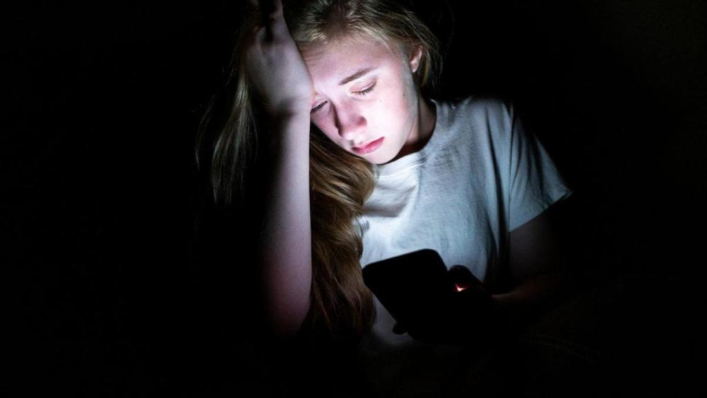 Consumo de móvil y trastornos mentales y emocionales.iStock.