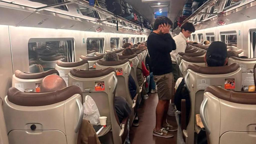 Imagen de un tren paralizado por el robo de cobre.