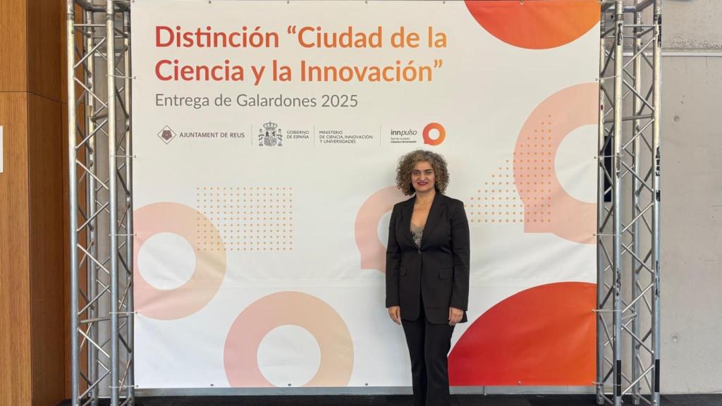 Patricia Amado recibe la distinción.