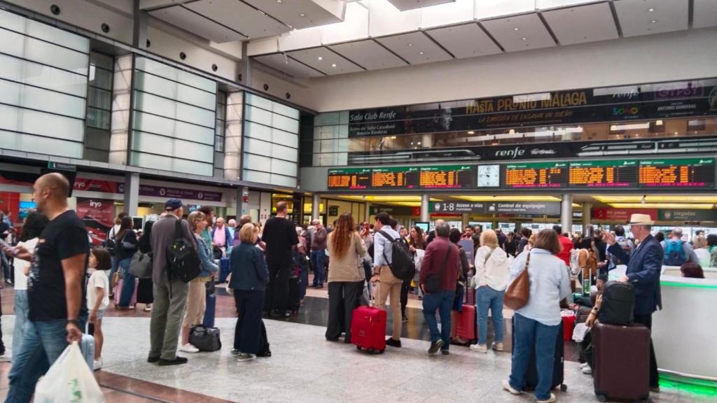 Caos tras retrasos de trenes en estación Málaga-María Zambrano