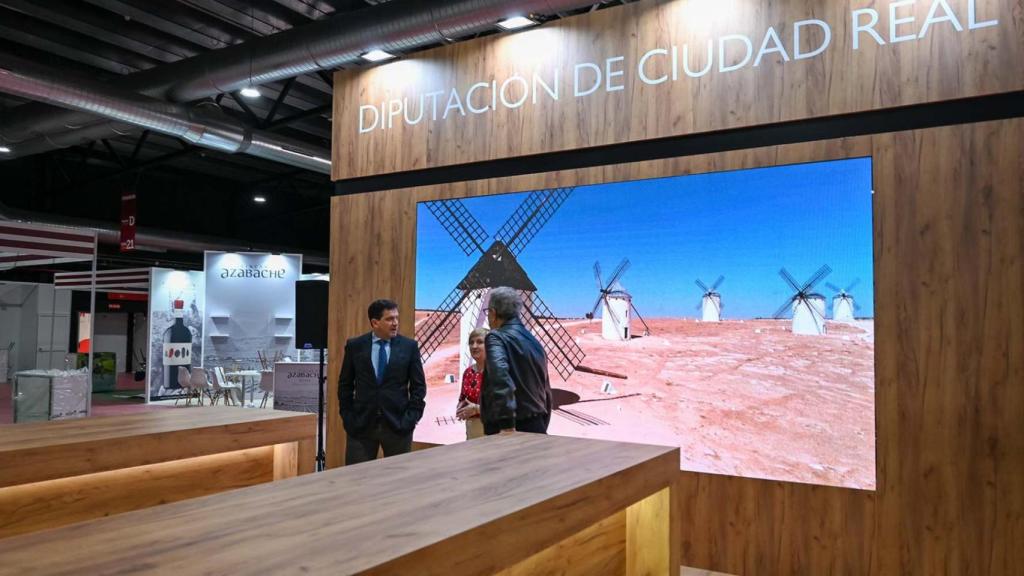Stand de la Diputación de Ciudad Real en FENAVIN 2025.