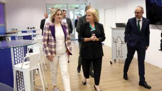 La consejera de Industria, Comercio y Empleo, Leticia García, se reúne con la presidenta de Michelin España-Portugal, María Paz Robina, en la factoría de Aranda de Duero (Burgos)