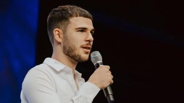 Alec Hernandez, autónomo.