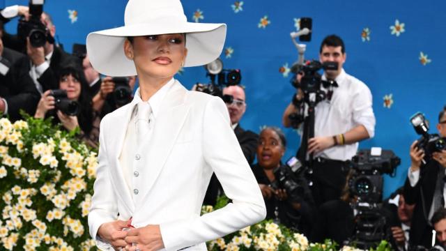 Zendaya, posando durante la Gala Met 2025.