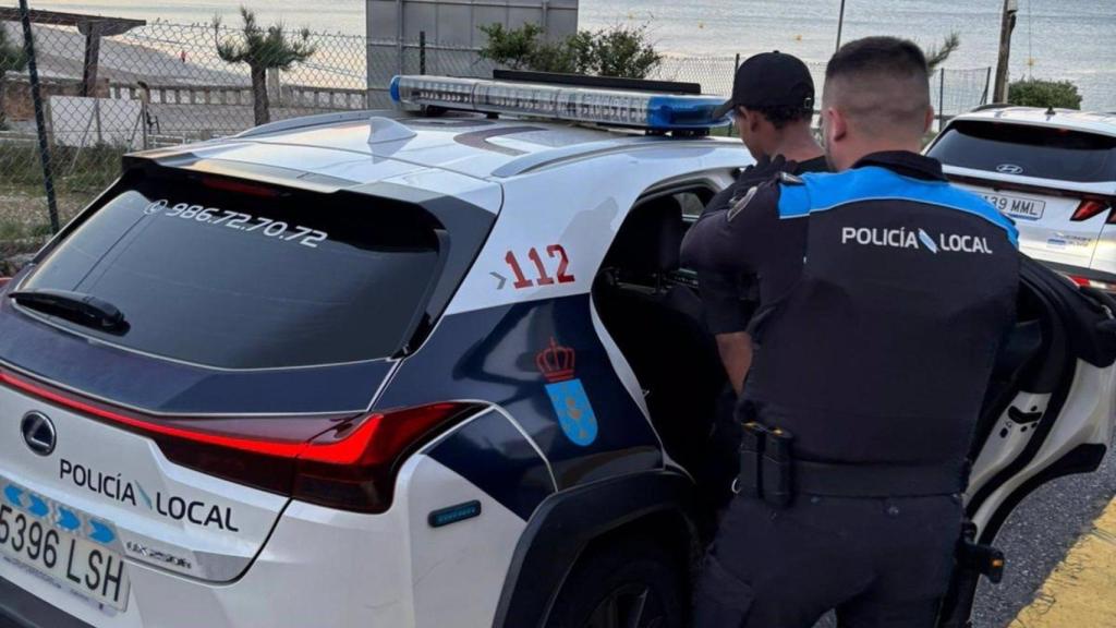 La Policía Local de Sanxenxo detiene a un vecino de Portonovo de 20 años tras entrar en la propiedad de otro vecino y amenazarlo de muerte con una navaja