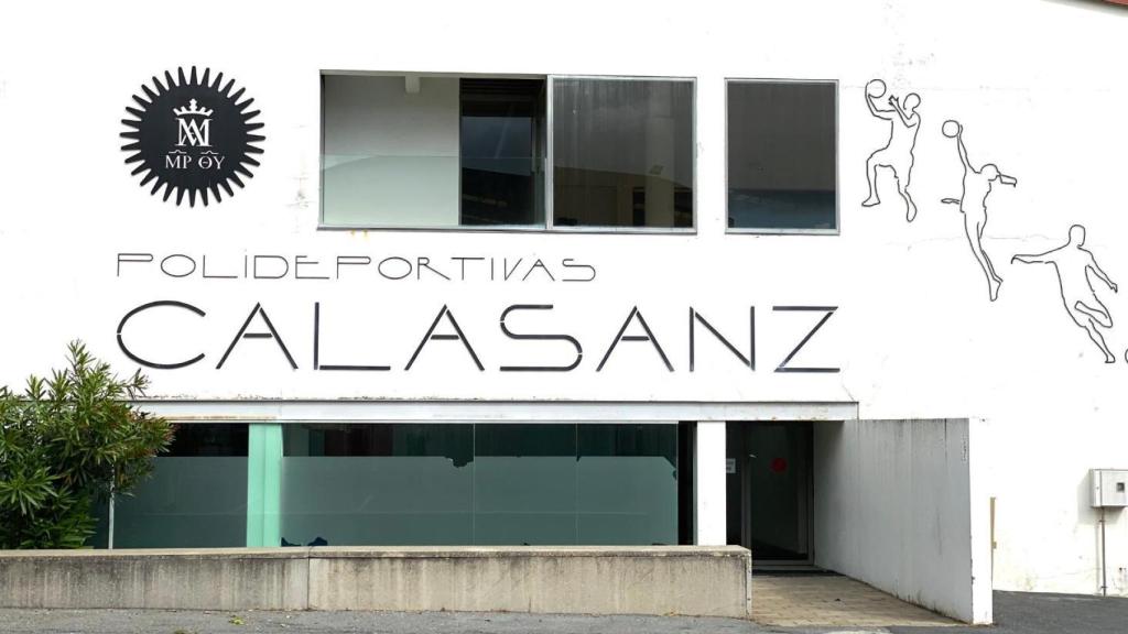 Fachada del pabellón del Colegio Calasanz, en A Coruña.