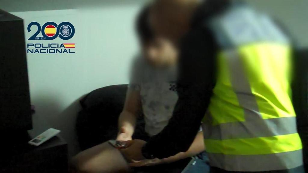 Uno de los arrestados había agredido sexualmente a dos niñas de corta edad.