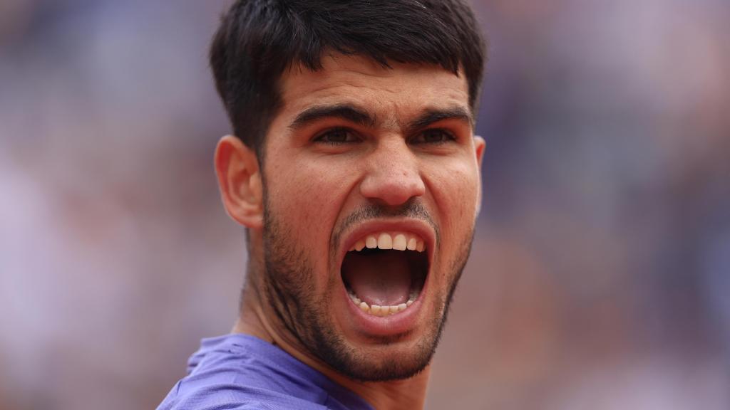 Carlos Alcaraz celebra durante un partido