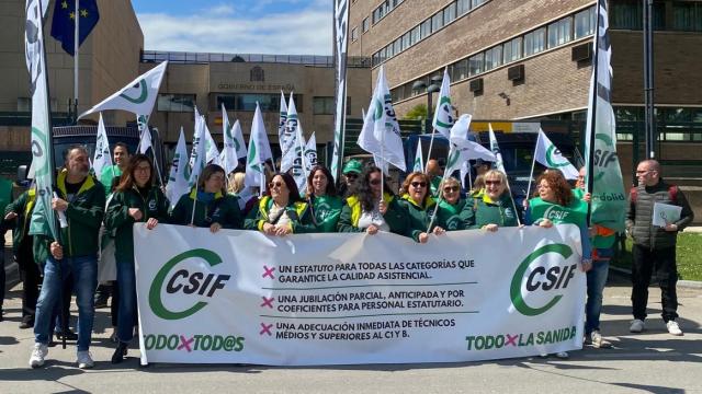 CSIF se concentra en Valladolid para exigir un estatuto con mejoras laborales para los empleados del Sistema Nacional de Salud