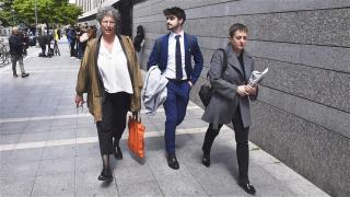 La defensa de Óscar a la salida de los juzgados