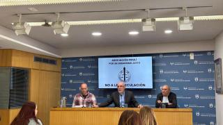 Miembros de la asociación el Pirulí, durante la rueda de prensa celebrada este martes en Zaragoza.