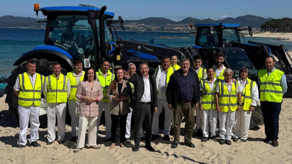 Vigo pone en marcha un servicio especial de limpieza  de sus arenales