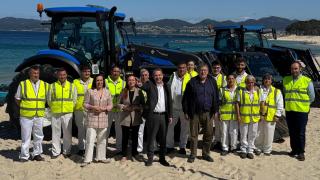 Vigo pone en marcha un servicio especial de limpieza  de sus arenales