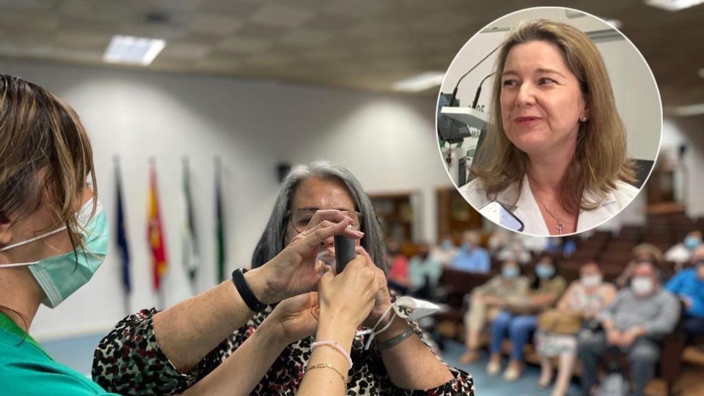 Alicia Padilla, neumóloga del Clínico de Málaga, y un paciente con asma.