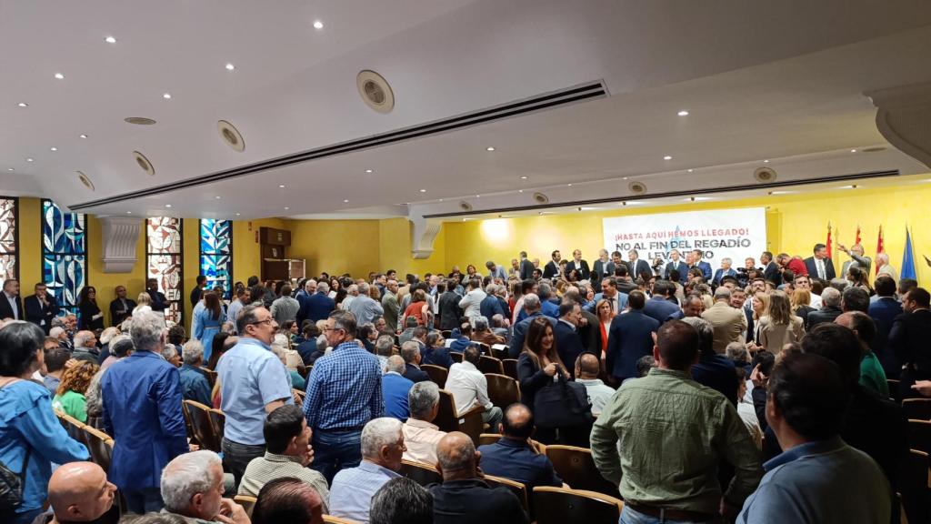 La Cámara de Comercio de Murcia, este martes, durante el acto de protesta contra las nuevas reglas de explotación del trasvase Tajo-Segura.