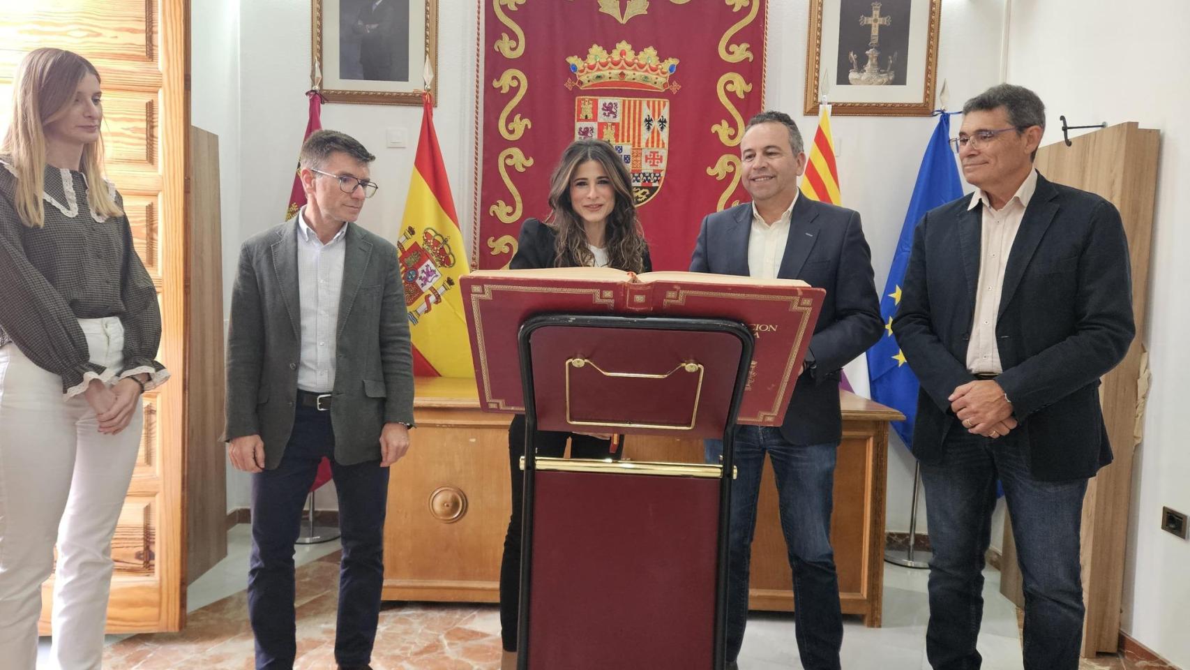 El alcalde de Abanilla, José Antonio Blasco, este martes, en la toma de posesión de la nueva interventora municipal.