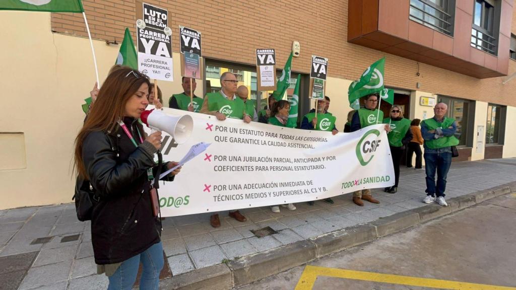 Protesta de CSIF ante la Subdelegación del Gobierno en Guadalajara.
