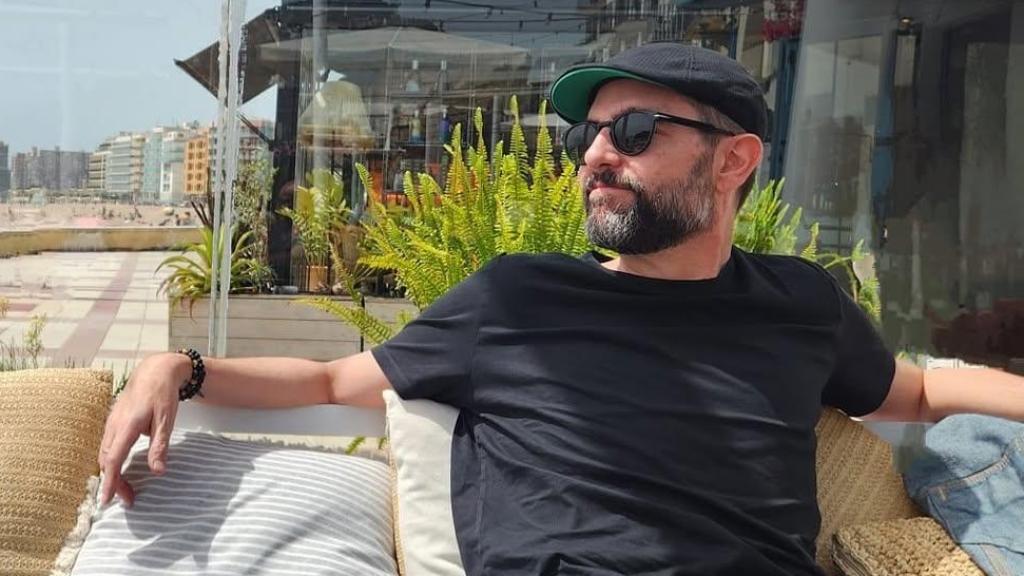 Dani Mateo disfrutando del sol.