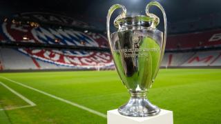 El trofeo de la UEFA Champions League, en el Allianz Arena, sede de la final 2025