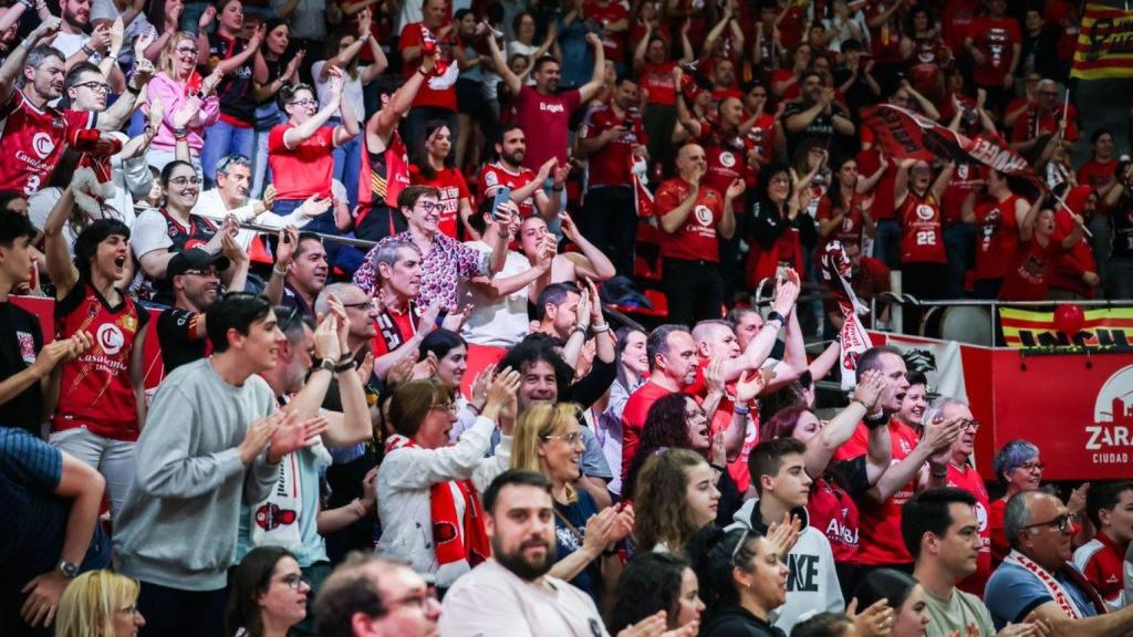 Afición en el Felipe.