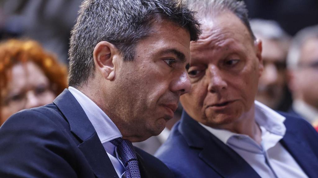 Mazón junto a Salva Navarro, presidente de la patronal CEV. Rober Solsona / EP