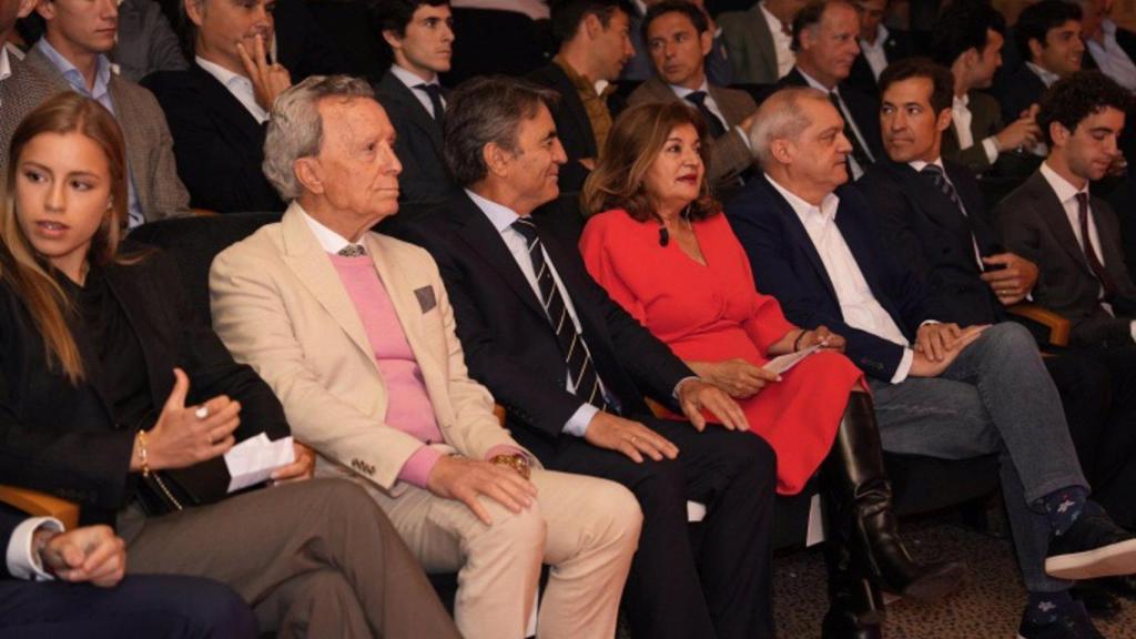 Ortega Cano o Ramón García han asistido a esta presentación.