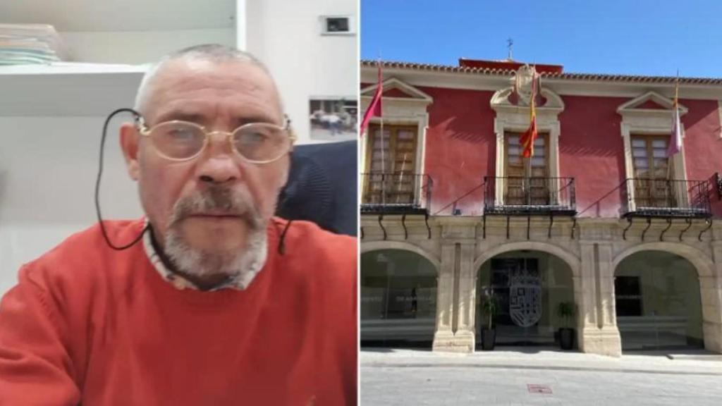 Pedro Sánchez, auxiliar administrativo suspendido de empleo y sueldo, junto a una imagen del Ayuntamiento de Abanilla.