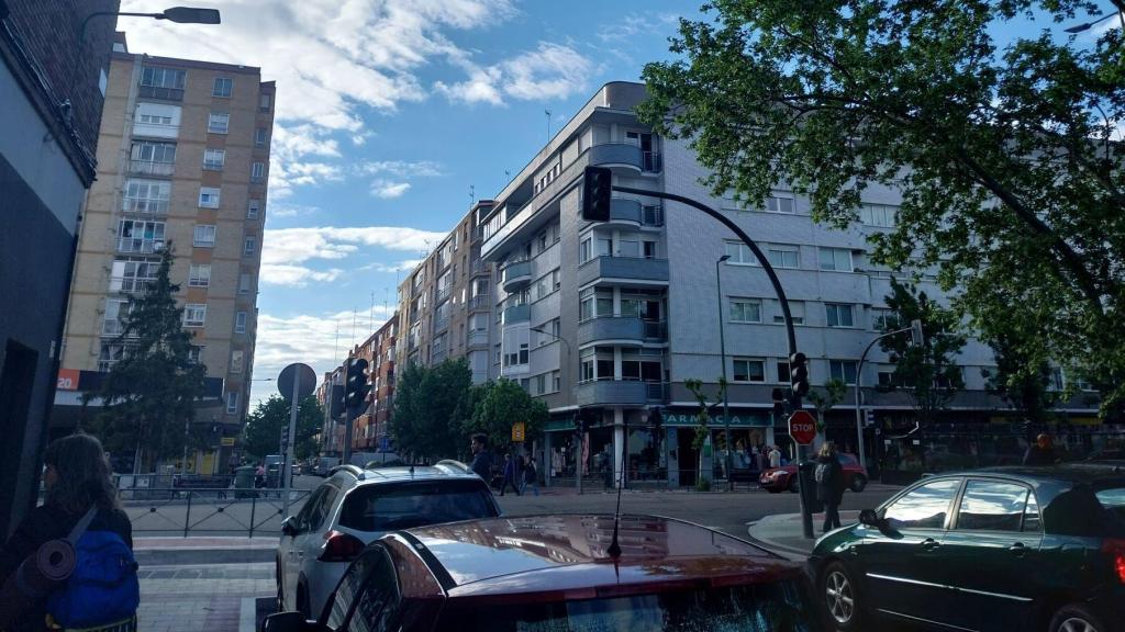 Uno de los semáforos apagados en la calle Penitencia del barrio vallisoletano de La Rondilla, este martes