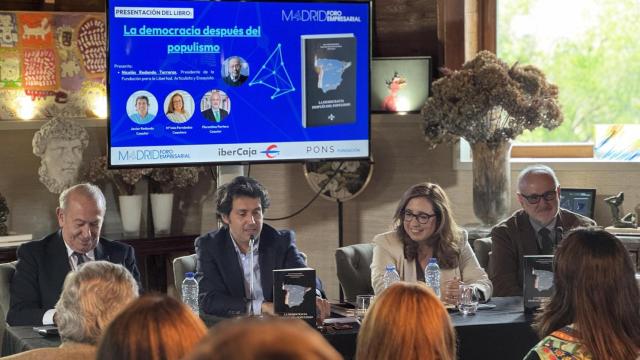 De izquierda a derecha: Nicolás Redondo Terreros, Javier Redondo, María Inés Fernández y Florentino Portero.