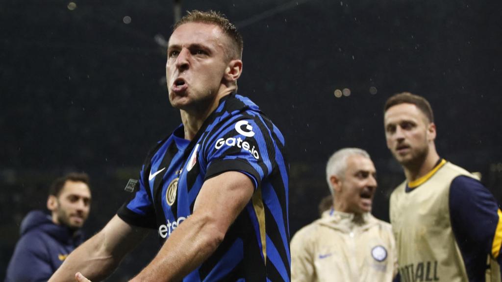 Davide Frattesi celebra el gol del Inter en la prórroga al Barça