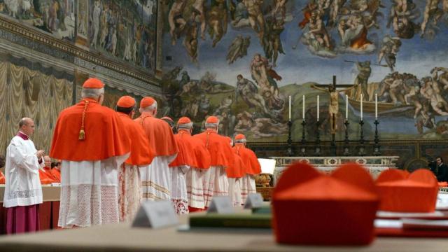El Cónclave en la Capilla Sixtina.