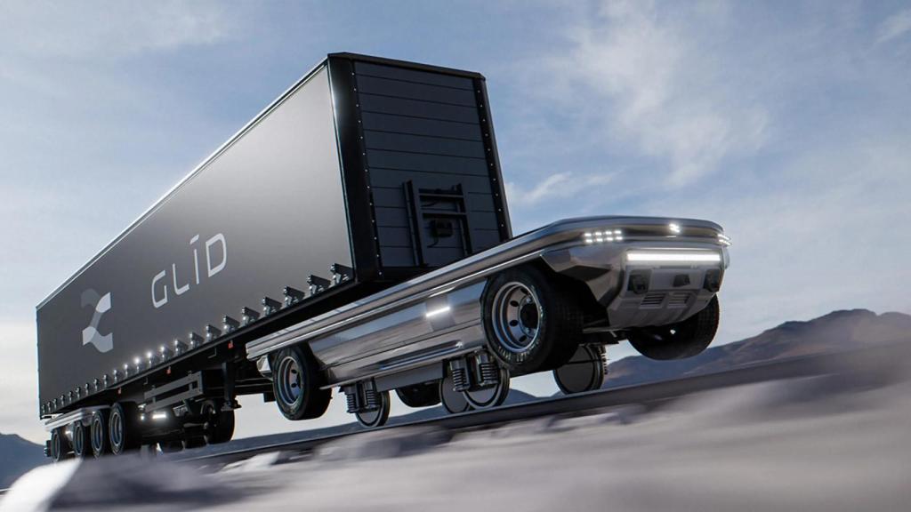 Glider, el vehículo que puede transportar mercancías por carretera o por vías del tren