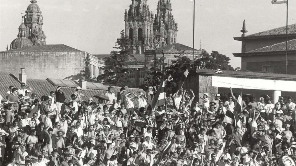 La grada de Santa Isabel celebrando el ascenso a Primera.