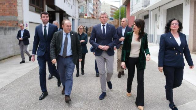 El presidente de la Xunta ratifica el convenio de cesión de parcelas con los concellos de Teo, A Estrada y Lalín.