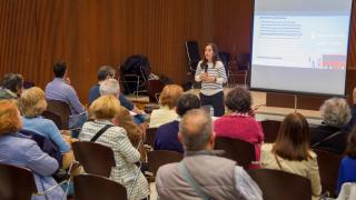 Encuentro sobre el autobús urbano de A Coruña en Monelos.