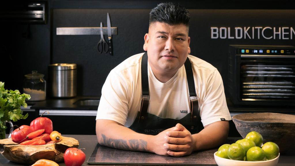 Jhosef Arias en su cocina BoldKitchen.