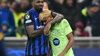 Marcus Thuram y Lamine Yamal tras el partido en San Siro