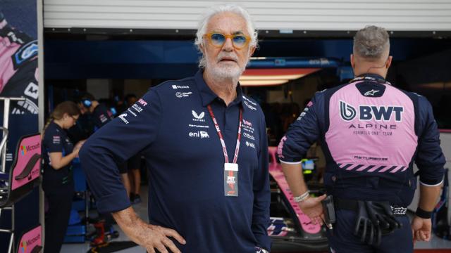 Flavio Briatore, en el Gran Premio de Miami frente al garaje de Alpine
