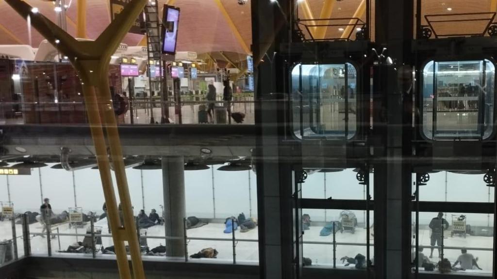 Indigentes en la T4 del aeropuerto de Barajas