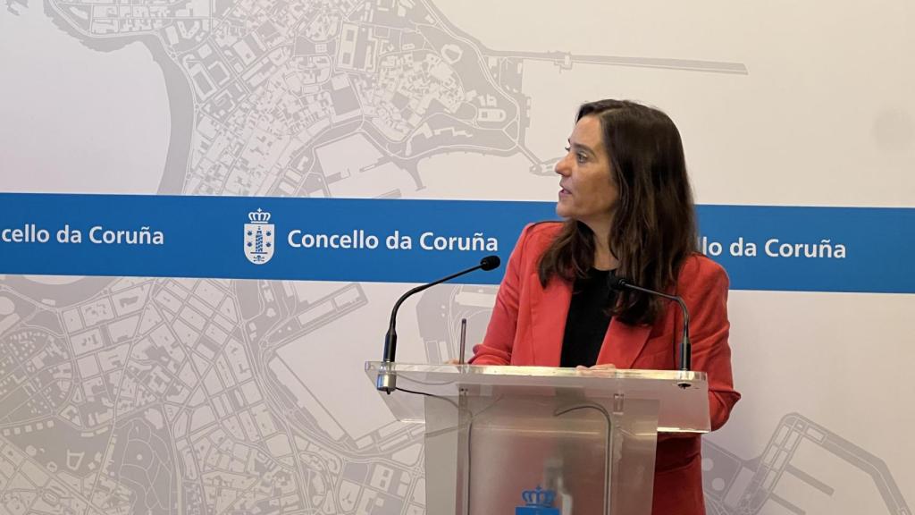 La alcaldesa de A Coruña, Inés Rey, en rueda de prensa esta mañana.
