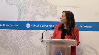 La alcaldesa de A Coruña, Inés Rey, en rueda de prensa esta mañana.