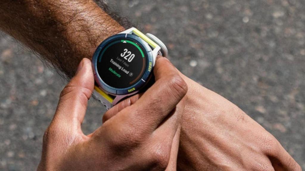 PcComponentes hunde el precio del mejor smartwatch con IA para corredores con un descuentazo del 57%