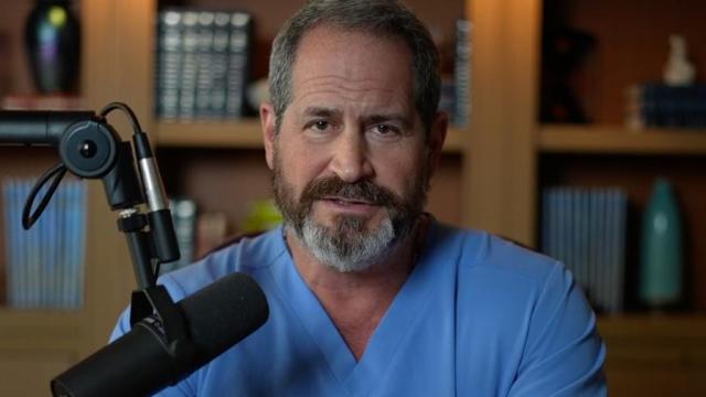 Jeremy London, cirujano cardíaco.