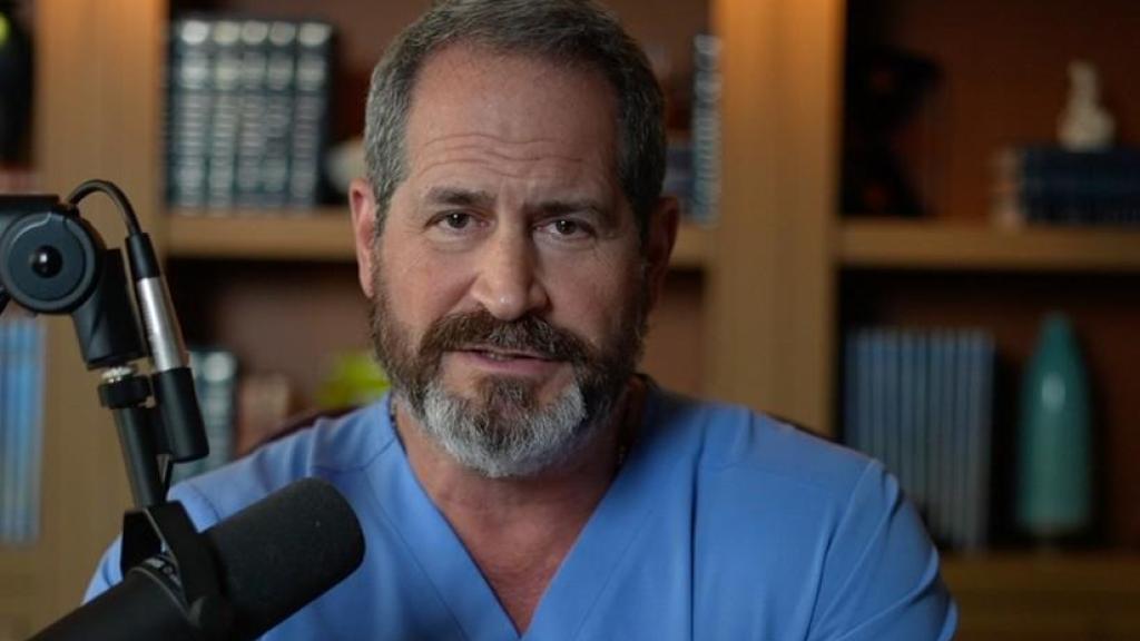 Jeremy London, cirujano cardíaco.