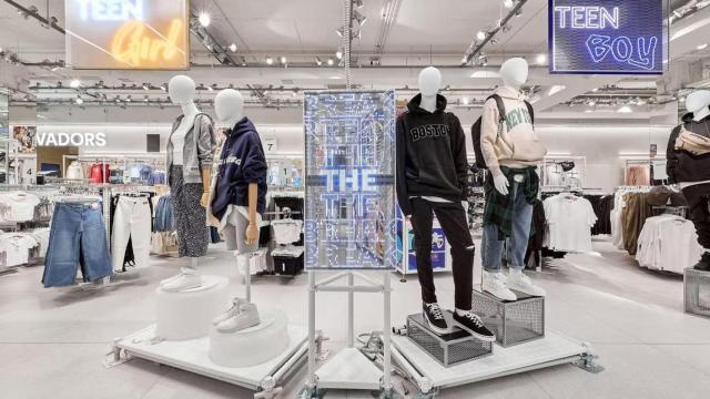 El interior de Lefties.